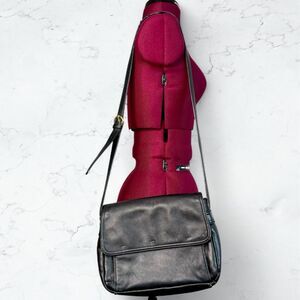Giani Bernini Black Leather Crossbody Bag Multi Pockets Zip and Card Soft Travel